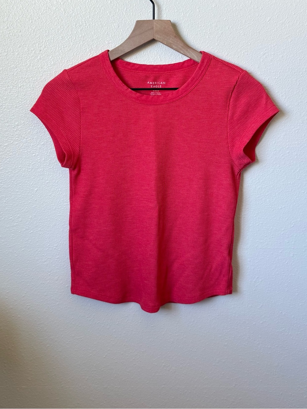 American Eagle Outfitters Women's Red Short Sleeve Crewneck Tee